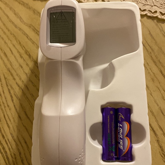 NWT non-contact infrared thermometer, in box, model JXB-178, LCD screen - Picture 9 of 15